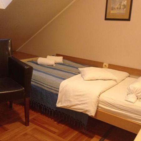 Car Royal Apartments And Rooms Novi Sad Luaran gambar