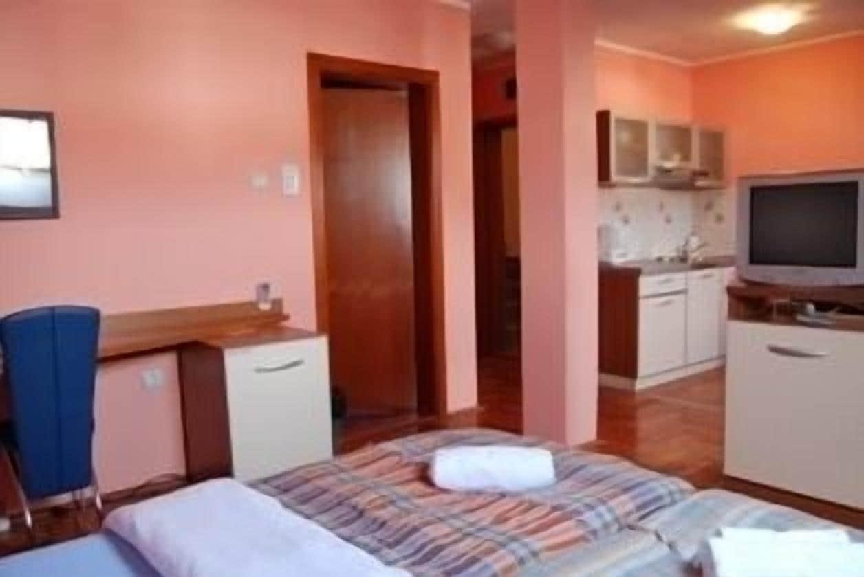Car Royal Apartments And Rooms Novi Sad Luaran gambar