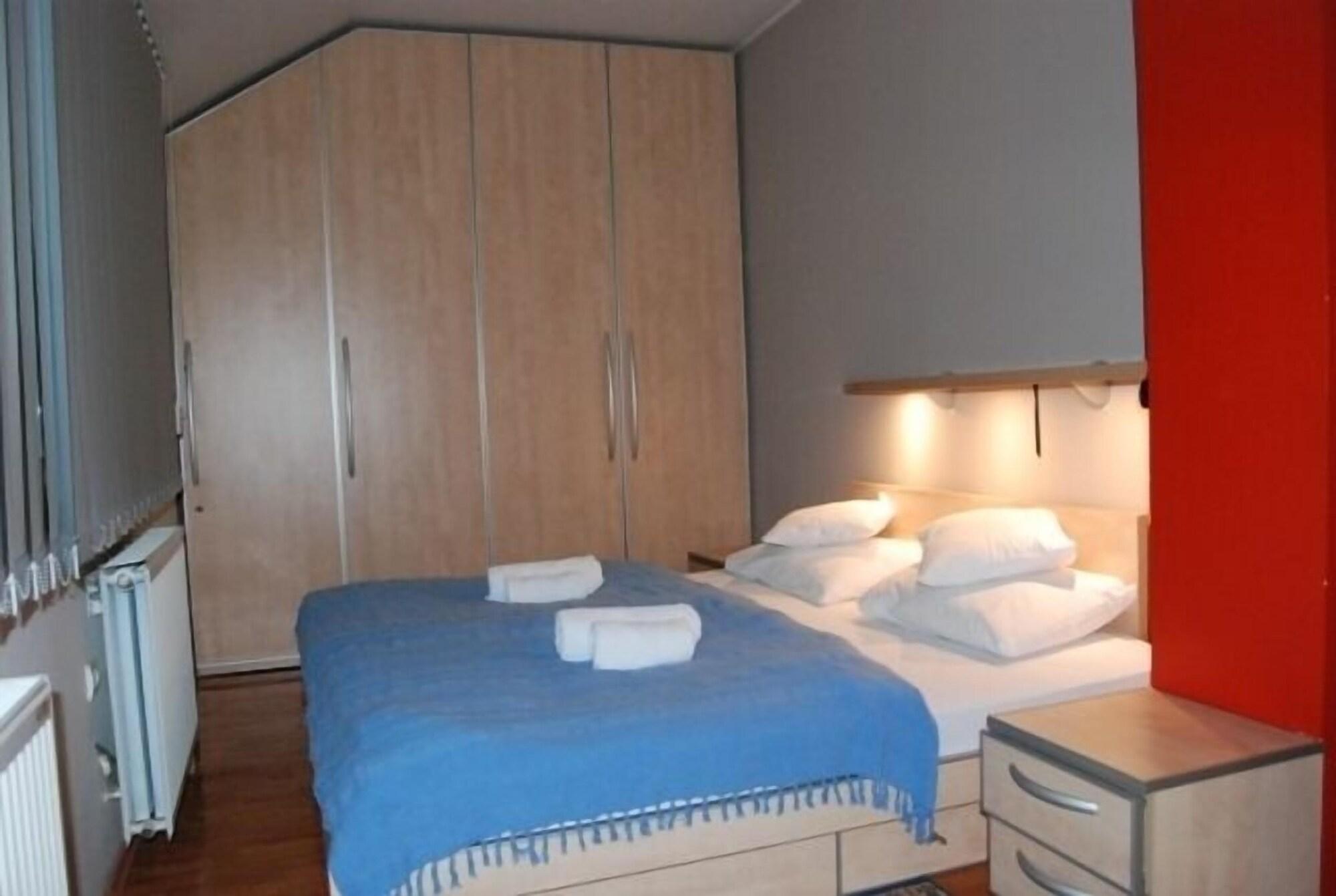 Car Royal Apartments And Rooms Novi Sad Bilik gambar